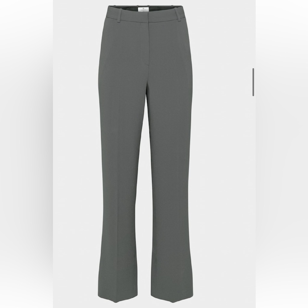 Aritzia Babaton
Agency Pant - Mirror Crepe™